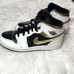 Air Jordan 1s / MID OS White / Gold / Black